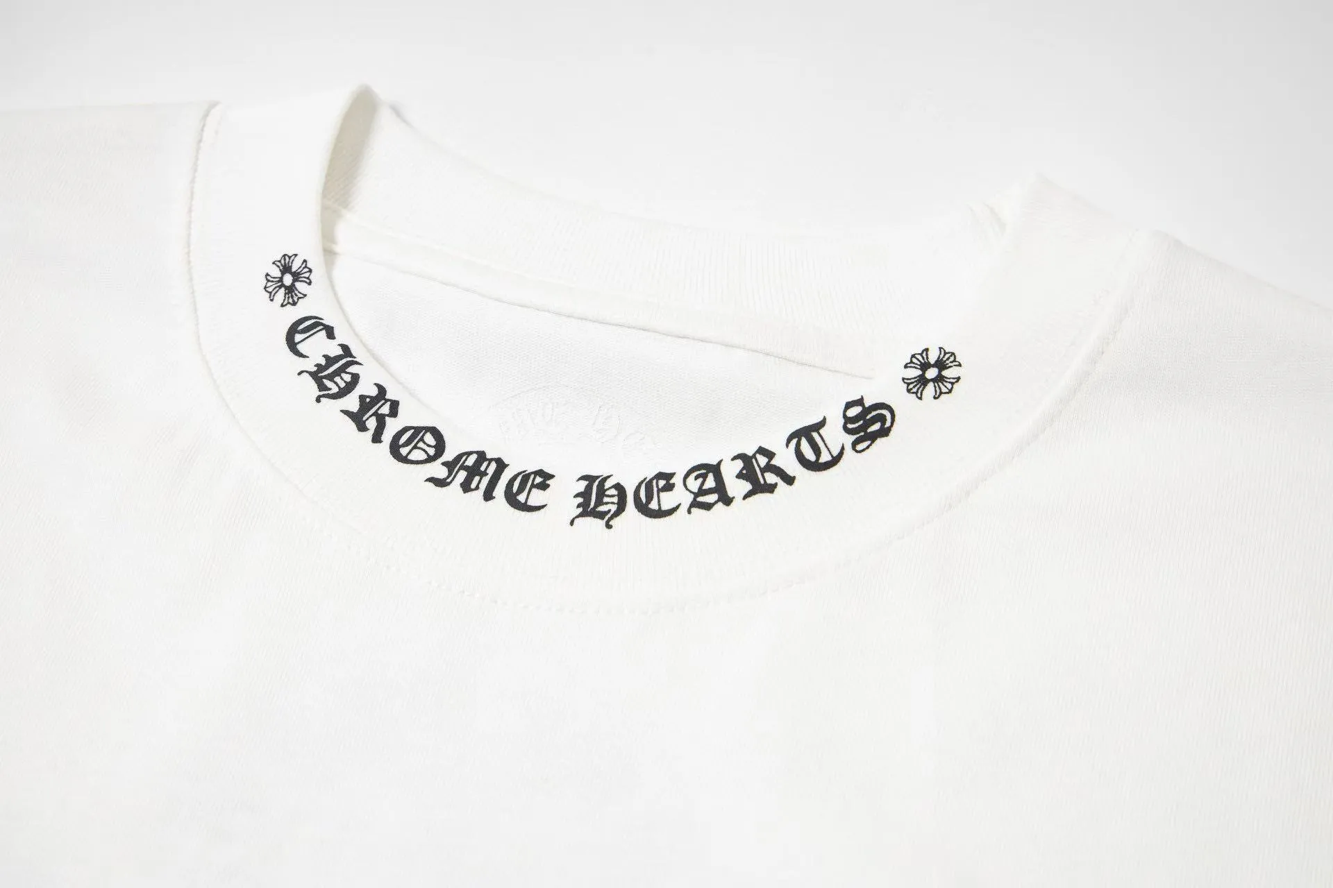 🅿️170 Chrome heart*/Chrome heart ch 25ss early spring new Sanskrit pocket short sleeves ·280 grams of 100% cotton double yarn jersey fabric ·Special thickened 32 pieces of double-strand 1x1 thread in the same cylinder custom dyeing ·Double-needle stitching and cross-stitching technology ·Original main mark washed tag Color: black white Size: XS-L